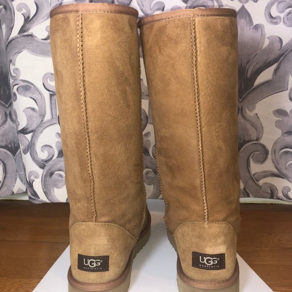 UGGS-NEW! - Picture 4 of 5